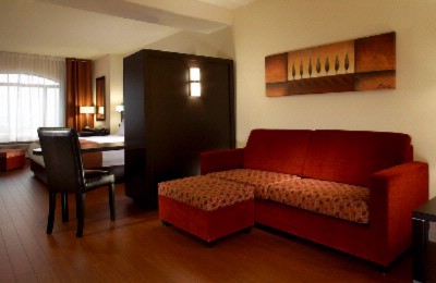 Holiday Inn Express & Suites Montreal Airport - 