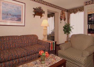 Econo Lodge - 