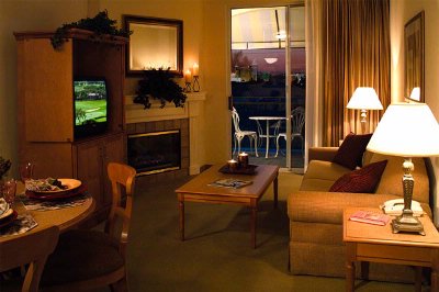 Club De Soleil - Living Room