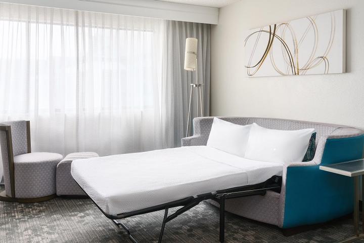 Courtyard by Marriott Lake Buena Vista at Vista Ce - Suite Pool Area #2