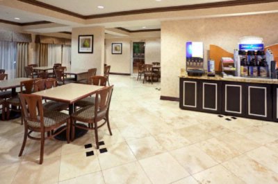 Holiday Inn Express Hotel & Suites - 