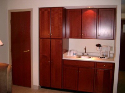 Airport & Expo La Quinta Inn & Suites - Wet Bar Microwave And Refrigerator La Quintainn & Suites Louisville