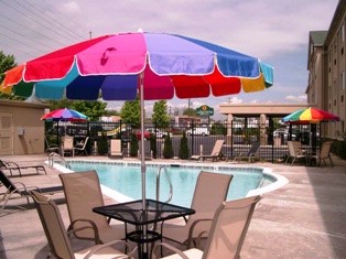 Airport & Expo La Quinta Inn & Suites - Pool With Umbrealla Tables La Quintainn & Suites Louisville