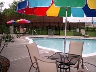 Airport & Expo La Quinta Inn & Suites - Pool With Umbrealla Tables La Quintainn & Suites Louisville