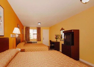 Rodeway Inn - Guest Room