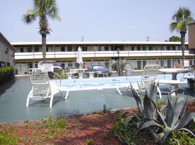 Charleston Best Value Inn (soon To Be Rodeway Inn) - 