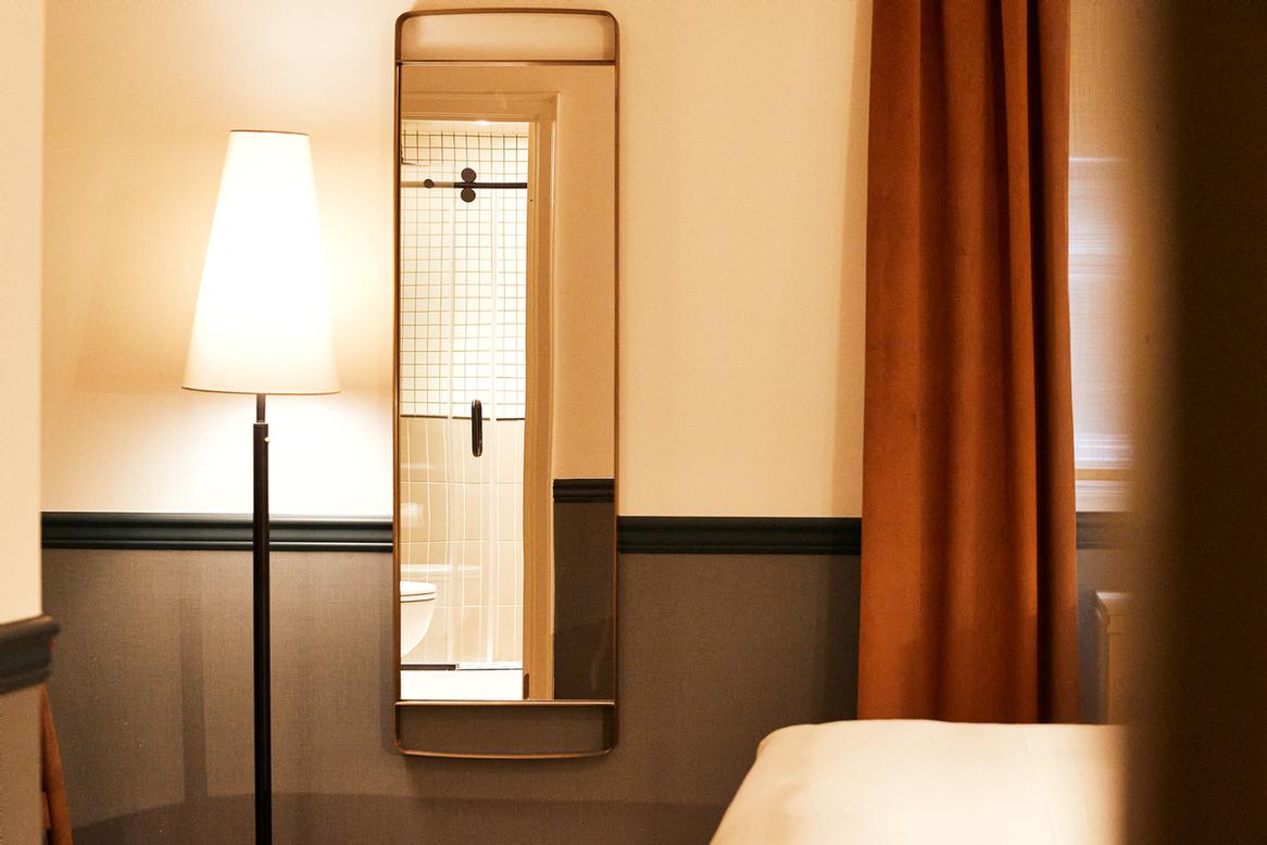 Deluxe Room With One Queen Bed