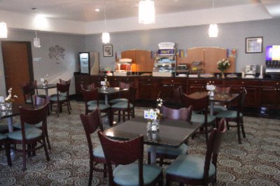 Holiday Inn Express & Suites - Breakfast Bar