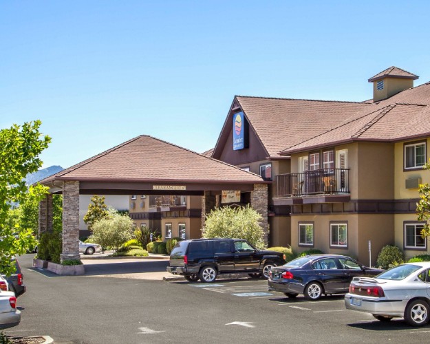 Comfort Inn & Suites - 