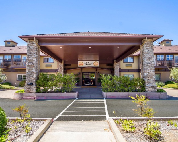 Comfort Inn & Suites - 