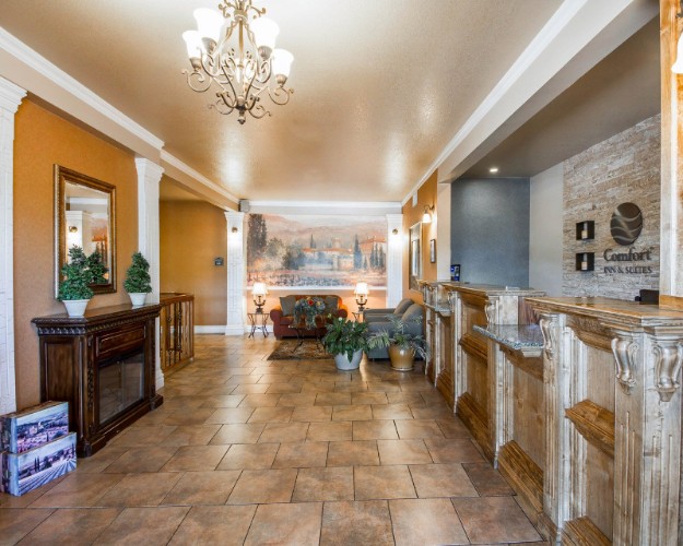 Comfort Inn & Suites - 
