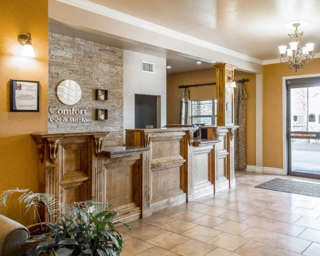 Comfort Inn & Suites - 