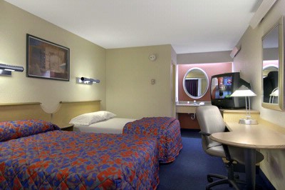 Red Roof Inn Southfield - Standard Double Room