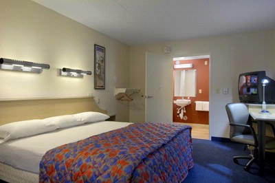 Red Roof Inn Southfield - Universal Access King Room