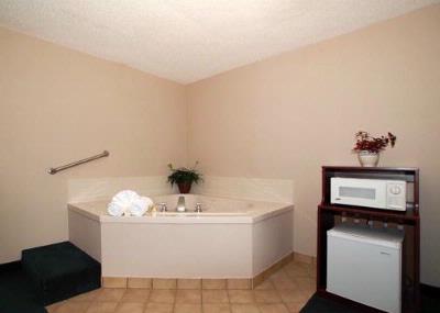 Comfort Inn - Guest Room With Whirlpool Bathtub