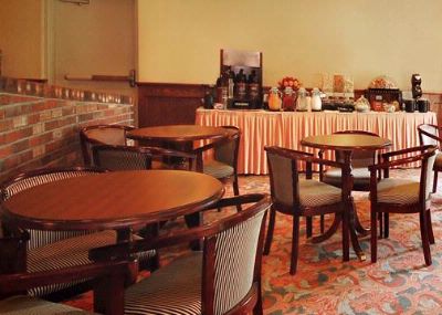 Comfort Inn - Enjoy Breakfast In This Seating Area