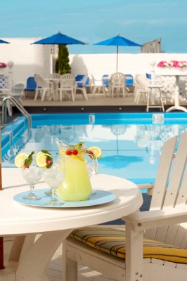 The Colonnade Hotel - Drinks At Boston's Only Roof Top Pool