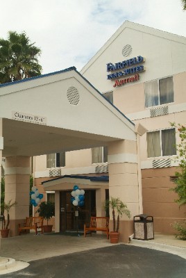 Fairfield Inn & Suites - Hotel's Entrance