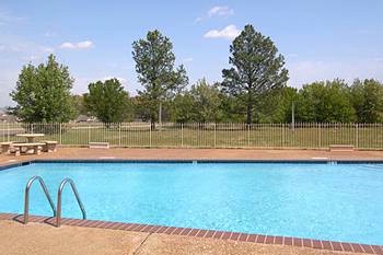 Scottish Inn & Suites - 