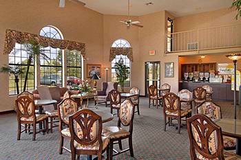 Scottish Inn & Suites - 