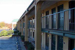Scottish Inn & Suites - 