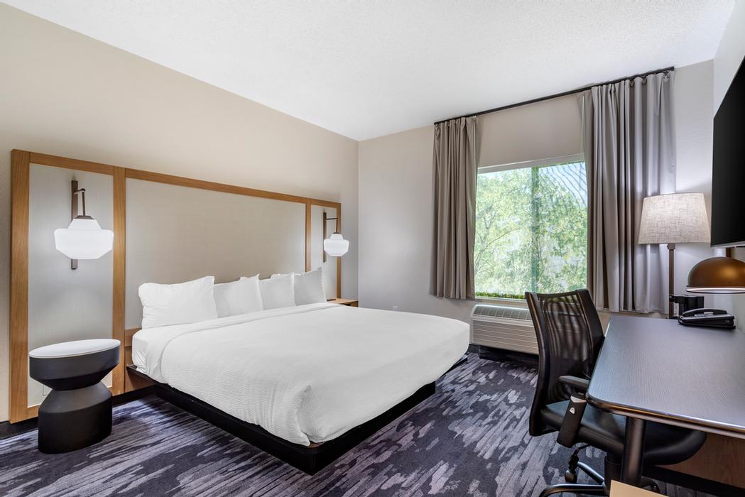 Fairfield Inn & Suites - Front Desk