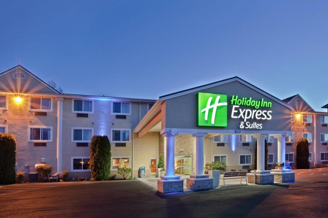 Holiday Inn Express & Suites Burlington - 