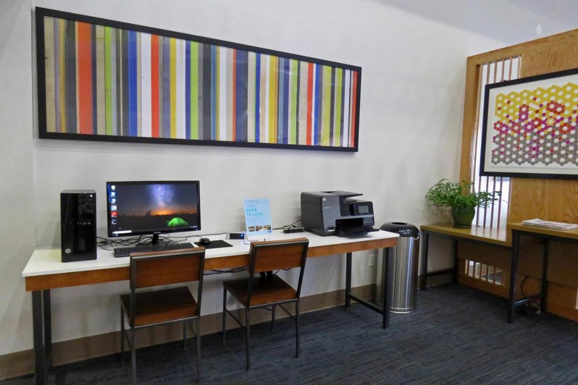 Holiday Inn Express & Suites Burlington - 