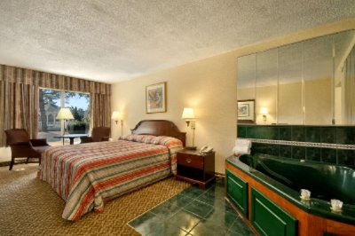 Ramada - Jacuzzi Suite