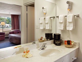 Days Inn - Bathroom