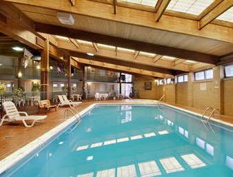 Days Inn - Indoor Pool