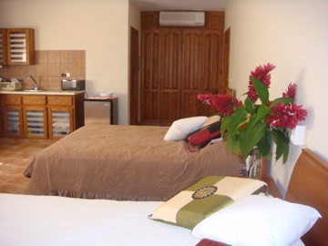 Barefoot Beach Pad - Pool Side Suite