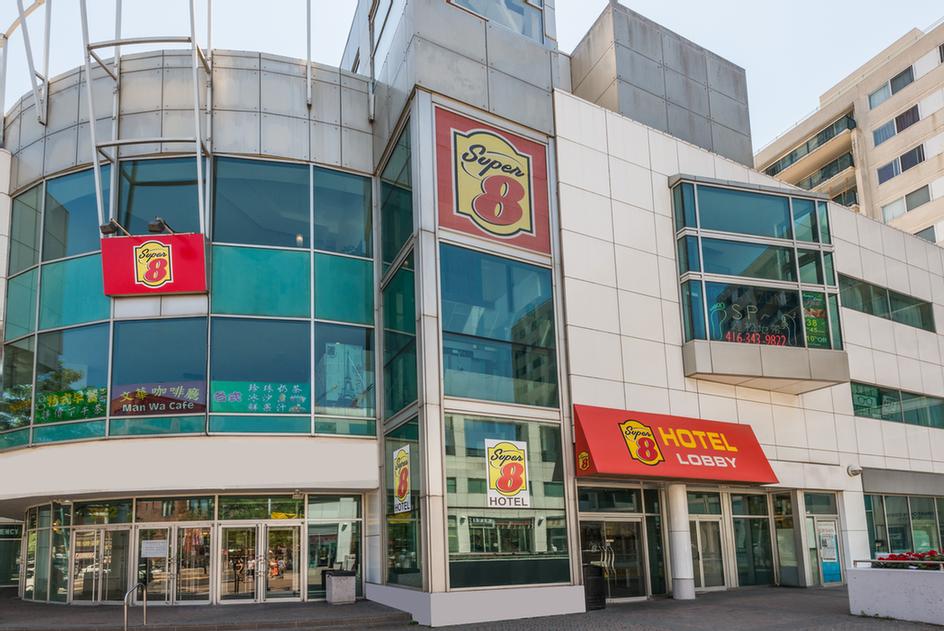 Super 8 Downtown Toronto - 