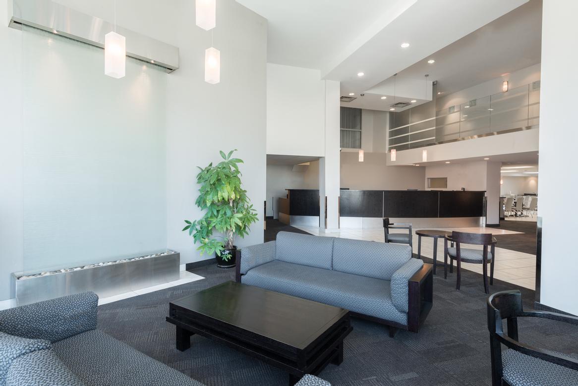Super 8 Downtown Toronto - 