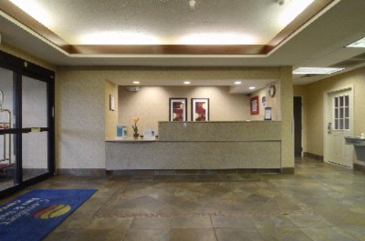 Comfort Inn & Suites - Front Desk