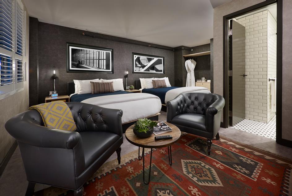 Comfort Hotel Downtown - 
