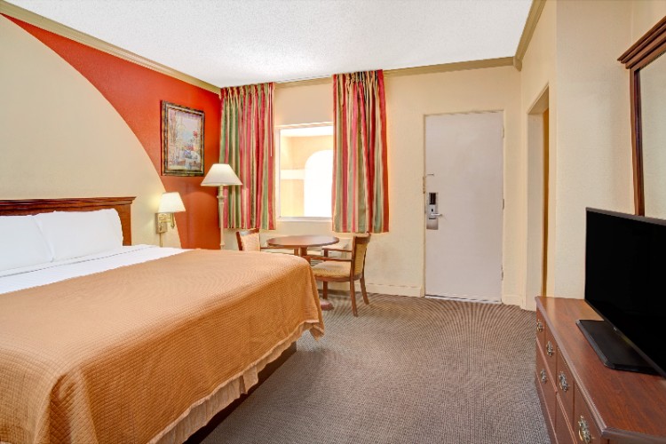 Howard Johnson Inn - Standard King Room