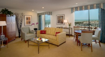 Crowne Plaza Ventura Beach - Suite With View