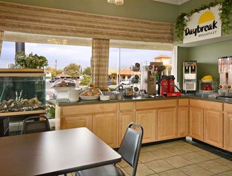 Days Inn & Suites Palmdale / Lancaster - 