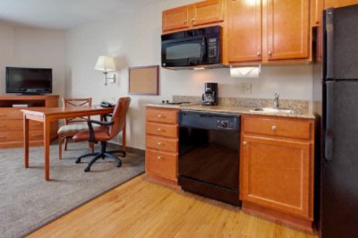 Candlewood Suites Hotel - Kitchen
