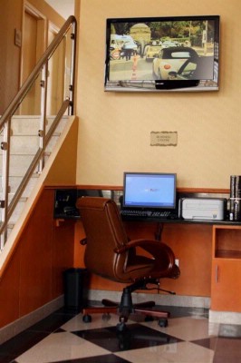 Howard Johnson Inn - Business Center