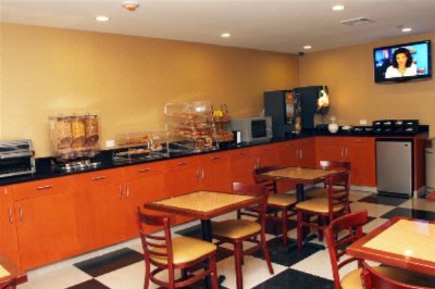 Howard Johnson Inn - Breakfast Area