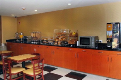 Howard Johnson Inn - Breakfast Area