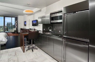Luxury Suites at Palms Place - 