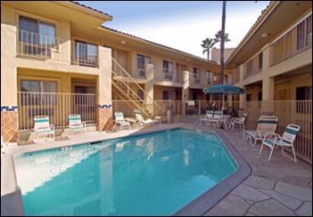 Country Inn - Pool Area