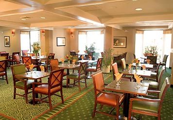 Start Your Day With A Hearty Breakfast At Our Own Courtyard Café. Our Breakfast Buffet Features Made-to-order Eggs Sausage Bacon Hash Browns Fresh Waffles And More. For Lighter Fare There Is Cereal Bagels Muffins Yogurt And Fresh Fruit.
