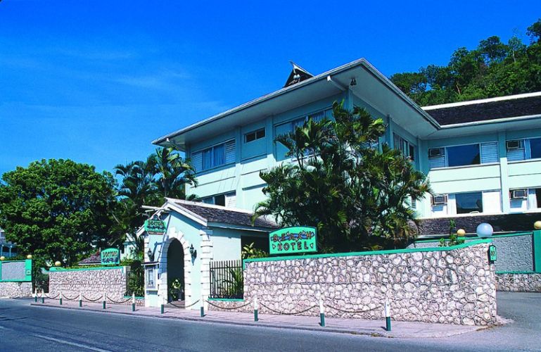 Doctors Cave Beach Hotel - 
