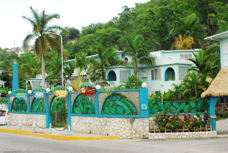 Doctors Cave Beach Hotel - Hotel Front
