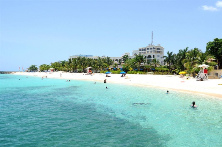 Doctors Cave Beach Hotel - The Grotto Bar