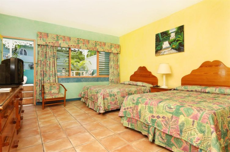 Doctors Cave Beach Hotel - 